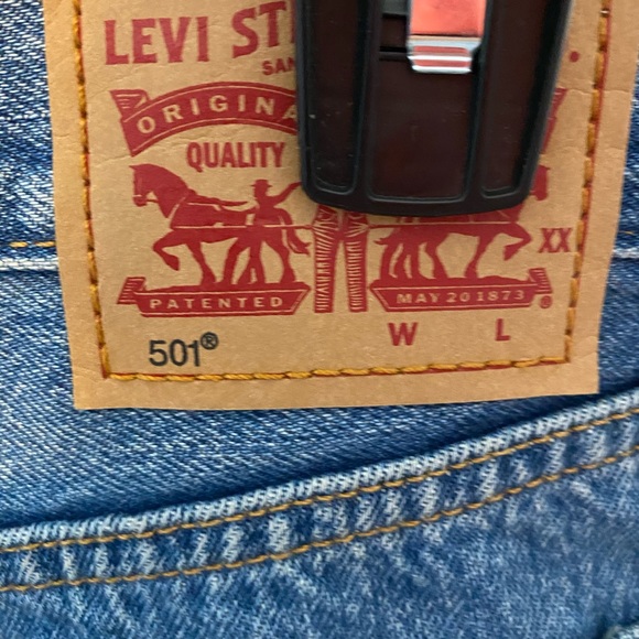 Authentic Levi 501 - Picture 5 of 5